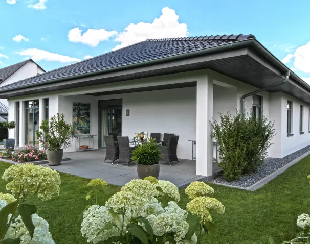 Bungalow mit überdachter Terrasse