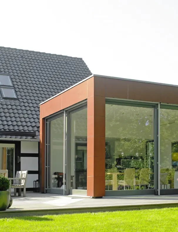 Glasanbau an einem Wohnhaus