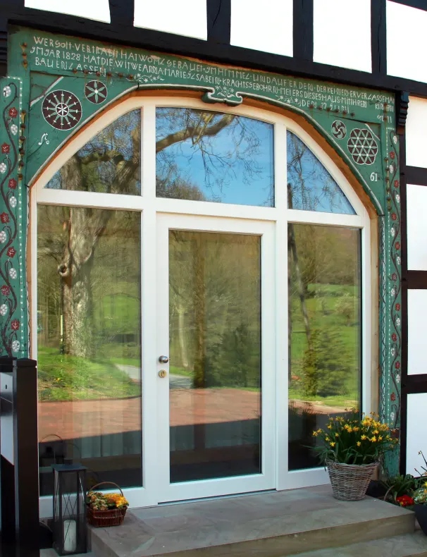 Fachwerkhaus mit Bogenfenster