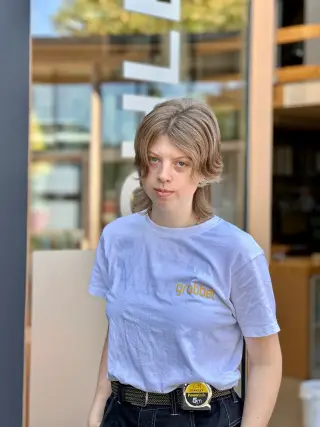 Lada Melekhova, Tischlerei Azubi bei Grübbel