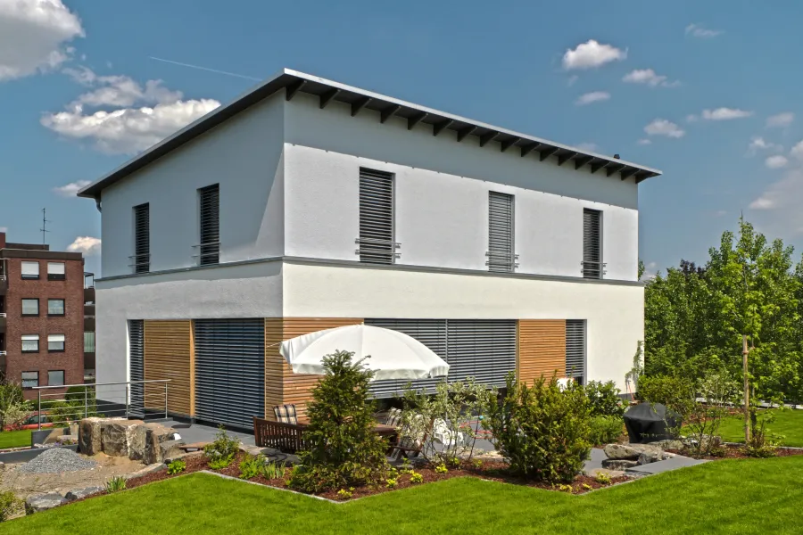 Einfamilienhaus in Bad Oeynhausen: Wohnhaus mit Garten und Holzelementen