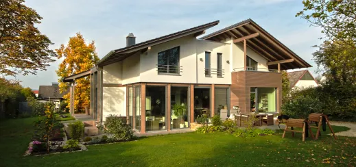 Einfamilienhaus in Löhne: Wohnhaus mit Pultdächern und Garten