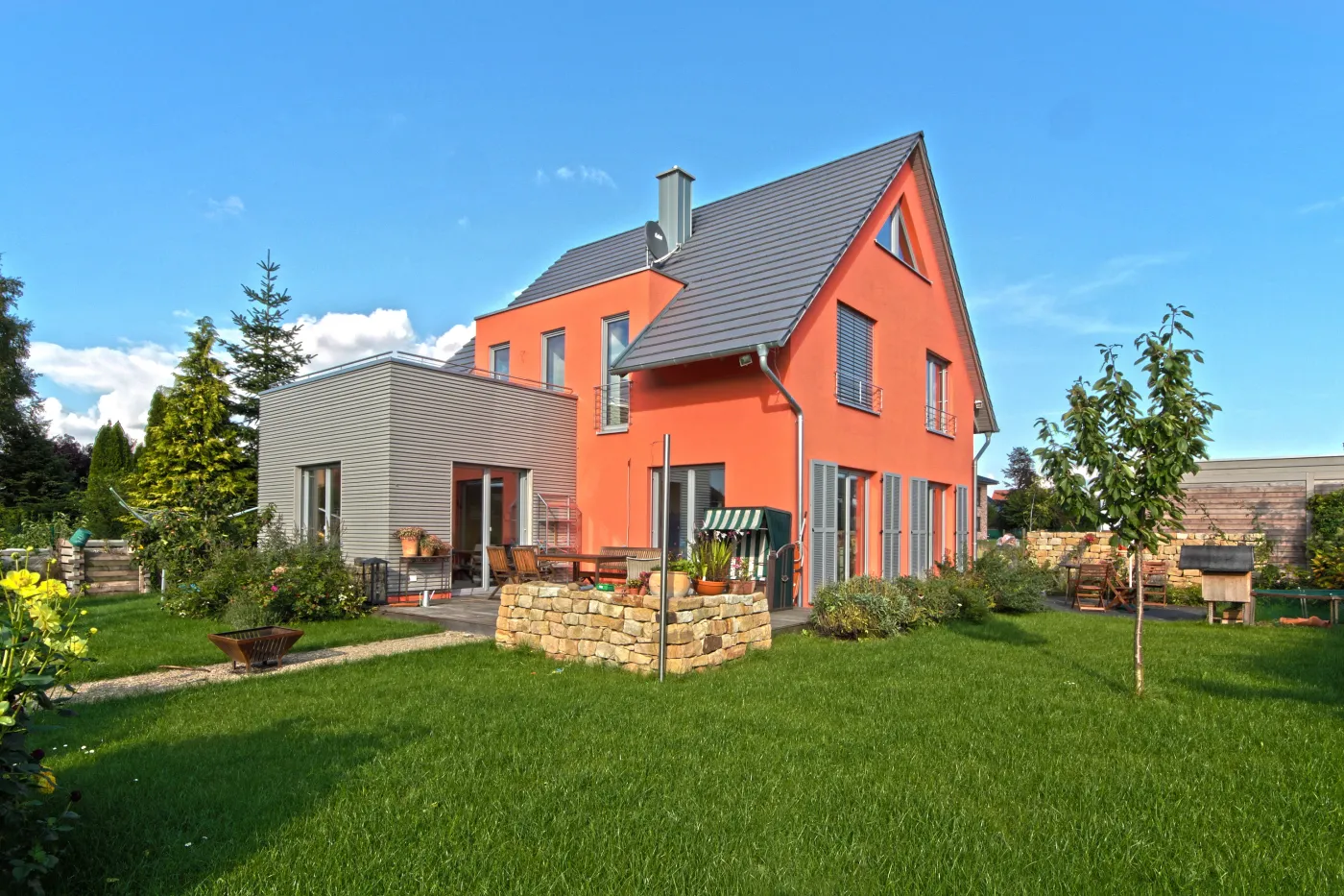 Einfamilienhaus in Minden: Rotes Satteldachhaus mit Garten