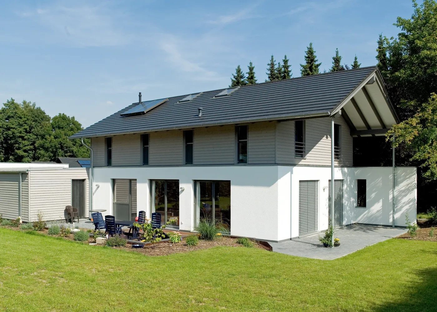 Einfamilienhaus in Minden: Langgestrecktes Satteldachhaus mit Terrasse