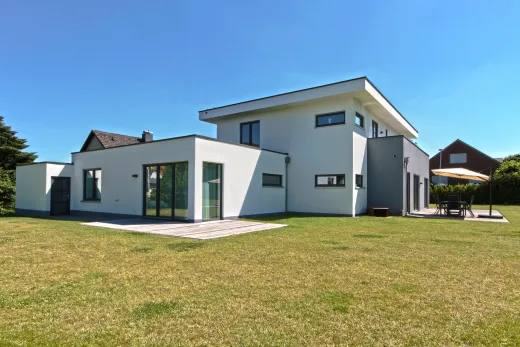 Einfamilienhaus mit Einliegerwohnung in Bad Oeynhausen: Flachdachhaus mit Einliegerwohnung und Garten