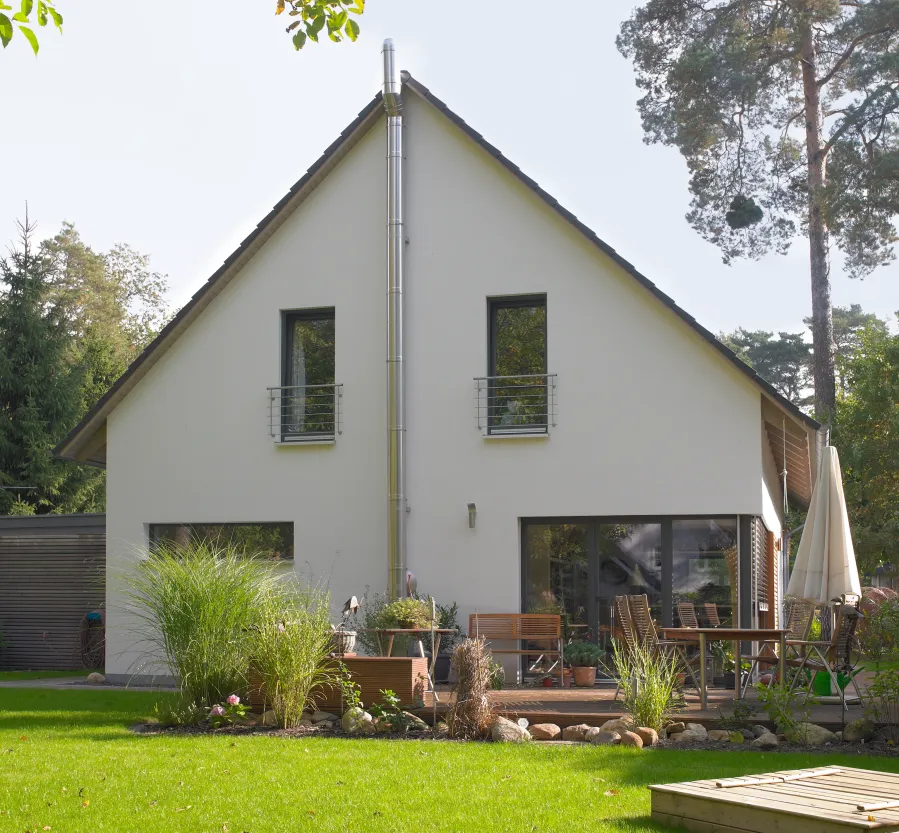 Einfamilienhaus in Schönwalde: Satteldachhaus mit Terrasse im Garten