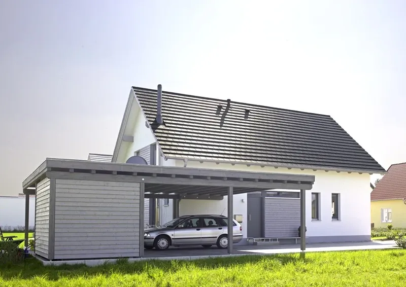 Einfamilienhaus in Stift Quernheim: Satteldachhaus mit Carport und Gerätehaus