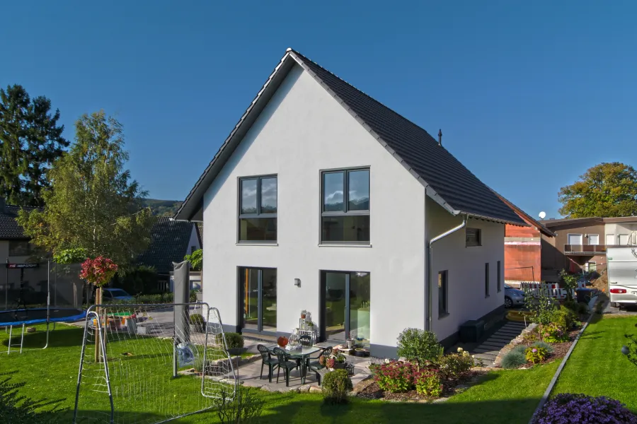 Einfamilienhaus in Vlotho: Satteldachhaus mit Terrasse und Garten