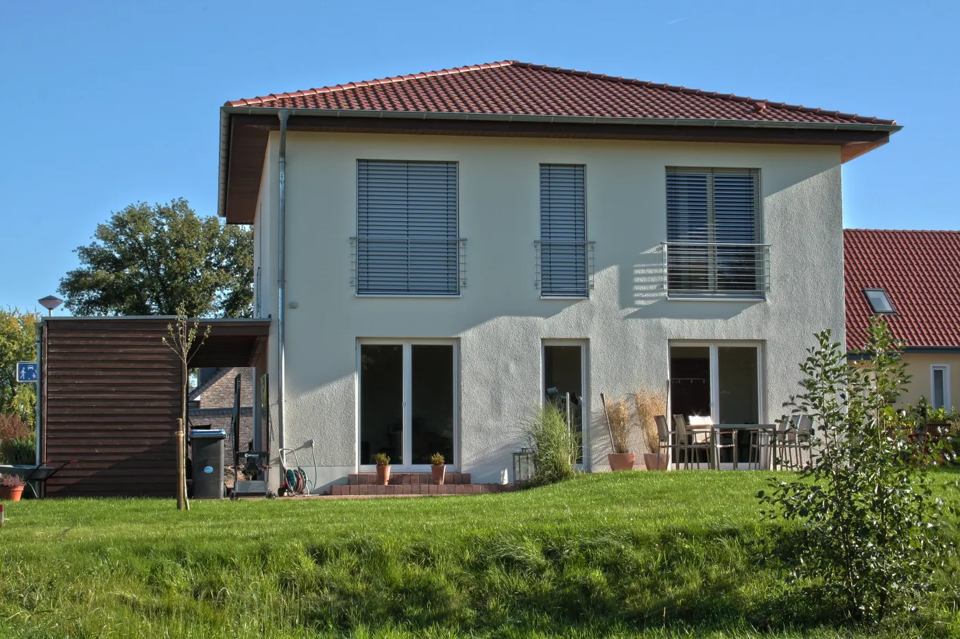 Einfamilienhaus in Werther: Wohnhaus mit Walmdach und Garten