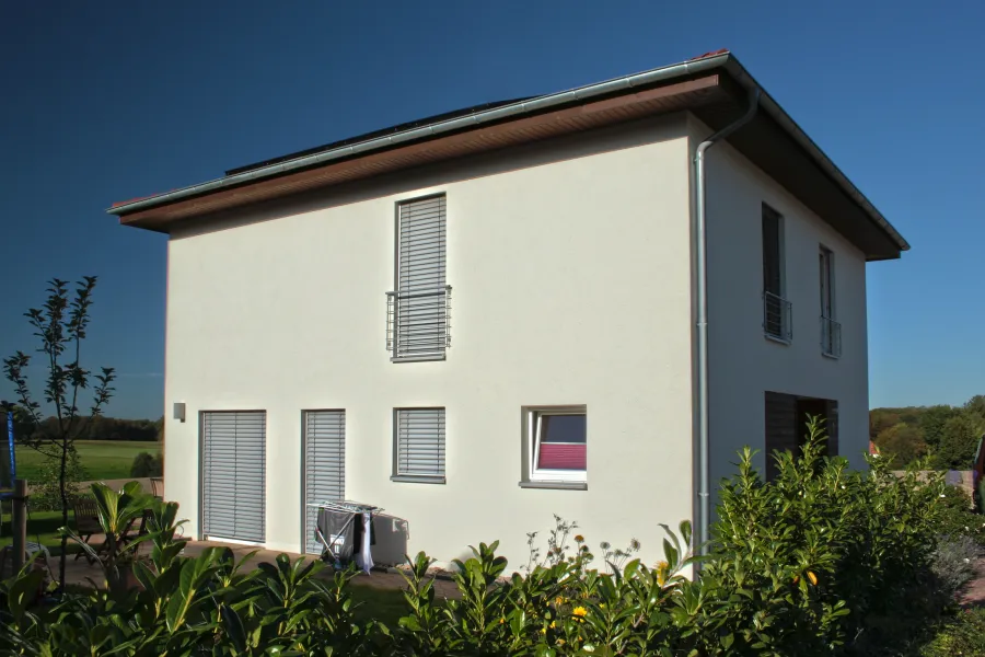 Einfamilienhaus in Werther: Wohnhaus mit flachem Walmdach