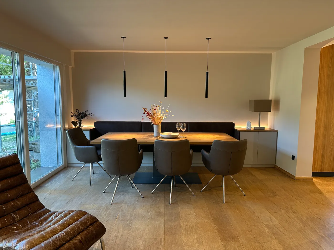 Küche und Esszimmer in Porta Westfalica: Essbereich mit Holztisch und Eckbank
