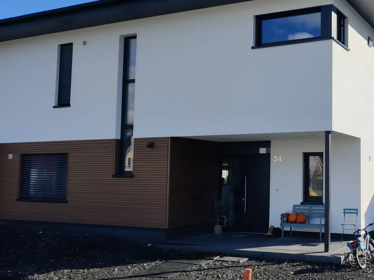 Wohnhaus in Sendenhorst: Wohnhaus mit Garage und Holzverkleidung