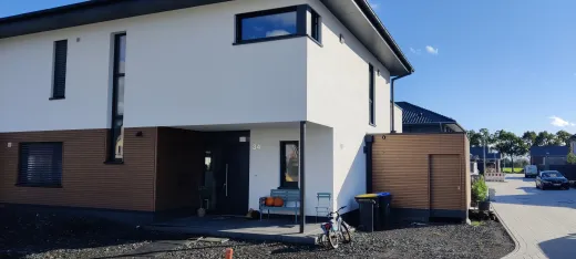 Wohnhaus in Sendenhorst: Wohnhaus mit Garage und Holzverkleidung