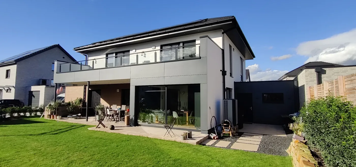 Wohnhaus in Sendenhorst: Wohnhaus mit Terrasse und Fahrradabstellraum